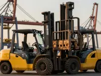 Heavy-Duty Diesel Forklifts Power Port Cargo Operations